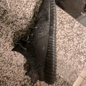 Yeezy Boost 350 "Pirate Black" sneakers